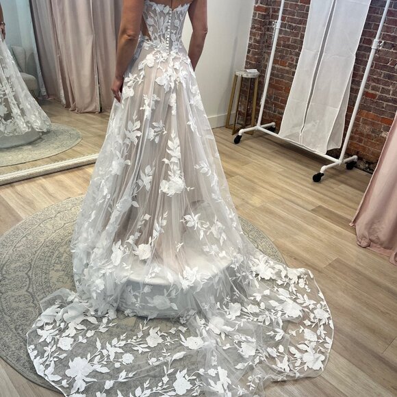 Maggie Sottero Natalie Wedding Dress - Picture 4 of 5